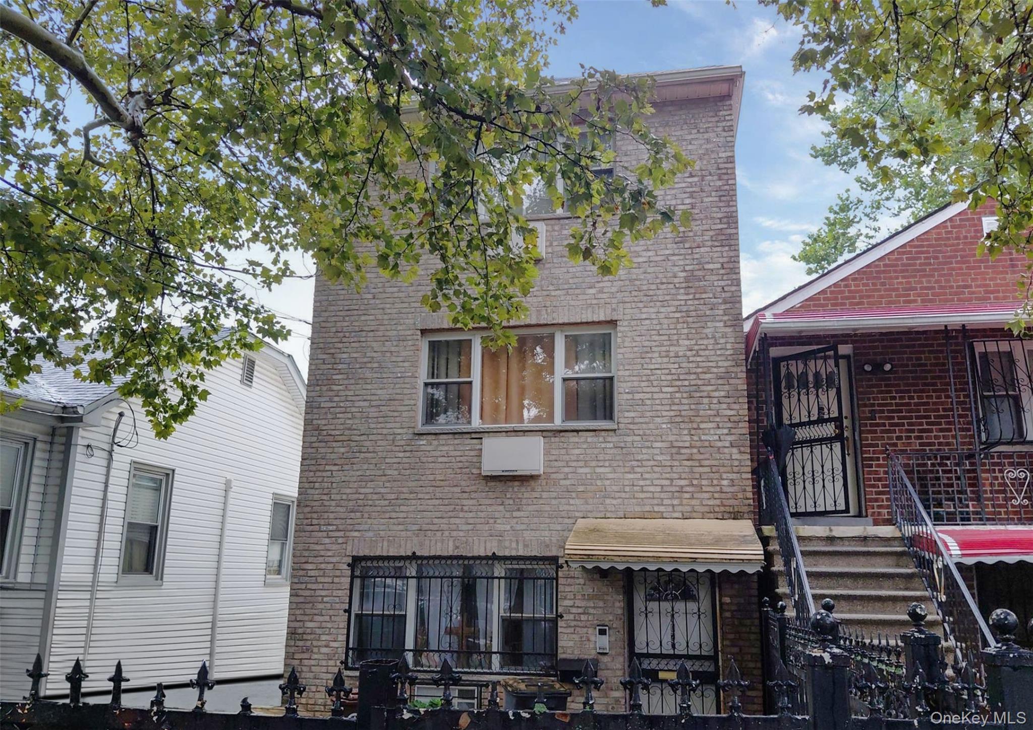 Single Family E 232nd Street Bronx, NY 10466, MLS-1050745-2