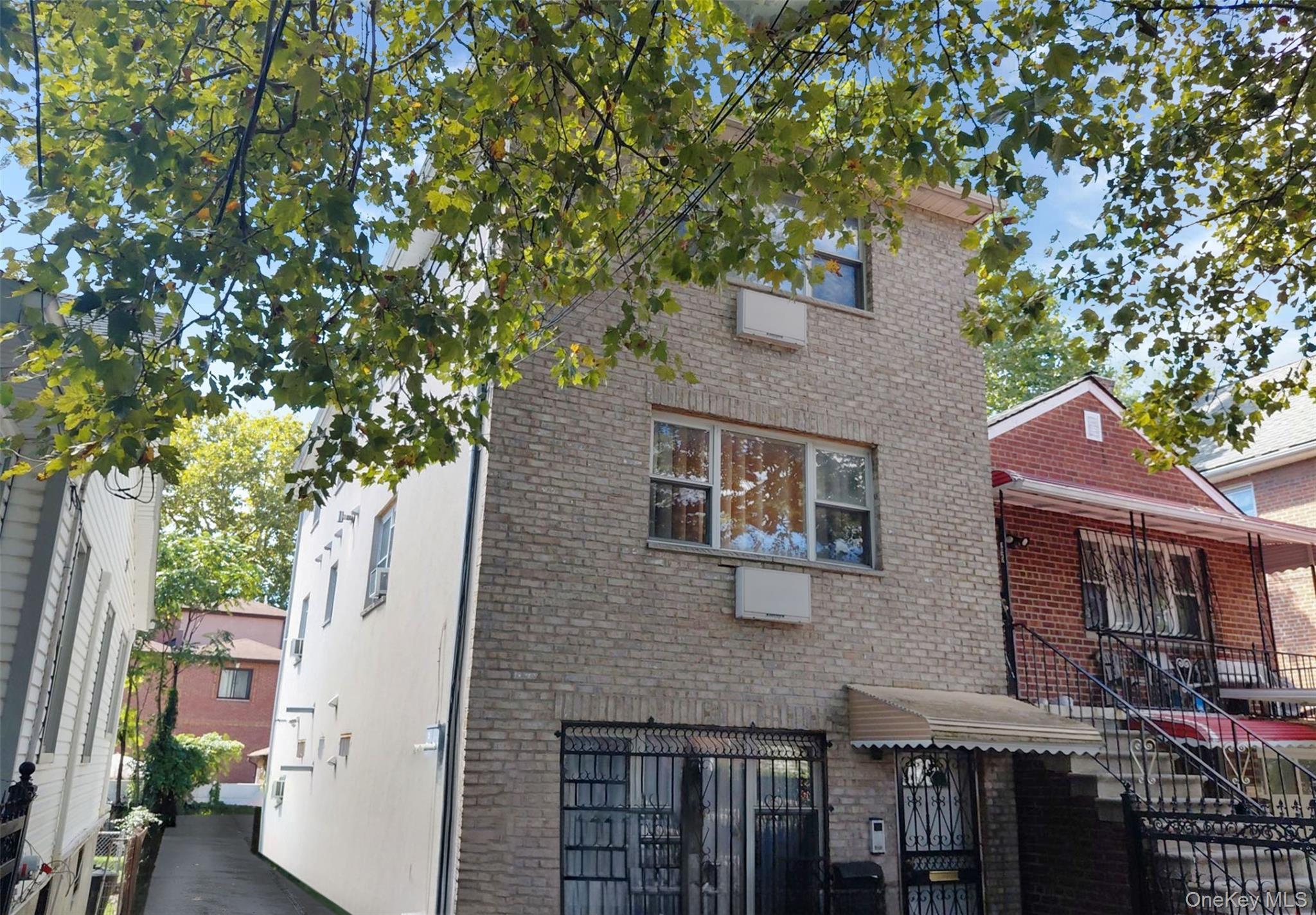 Single Family E 232nd Street Bronx, NY 10466, MLS-1050745-3