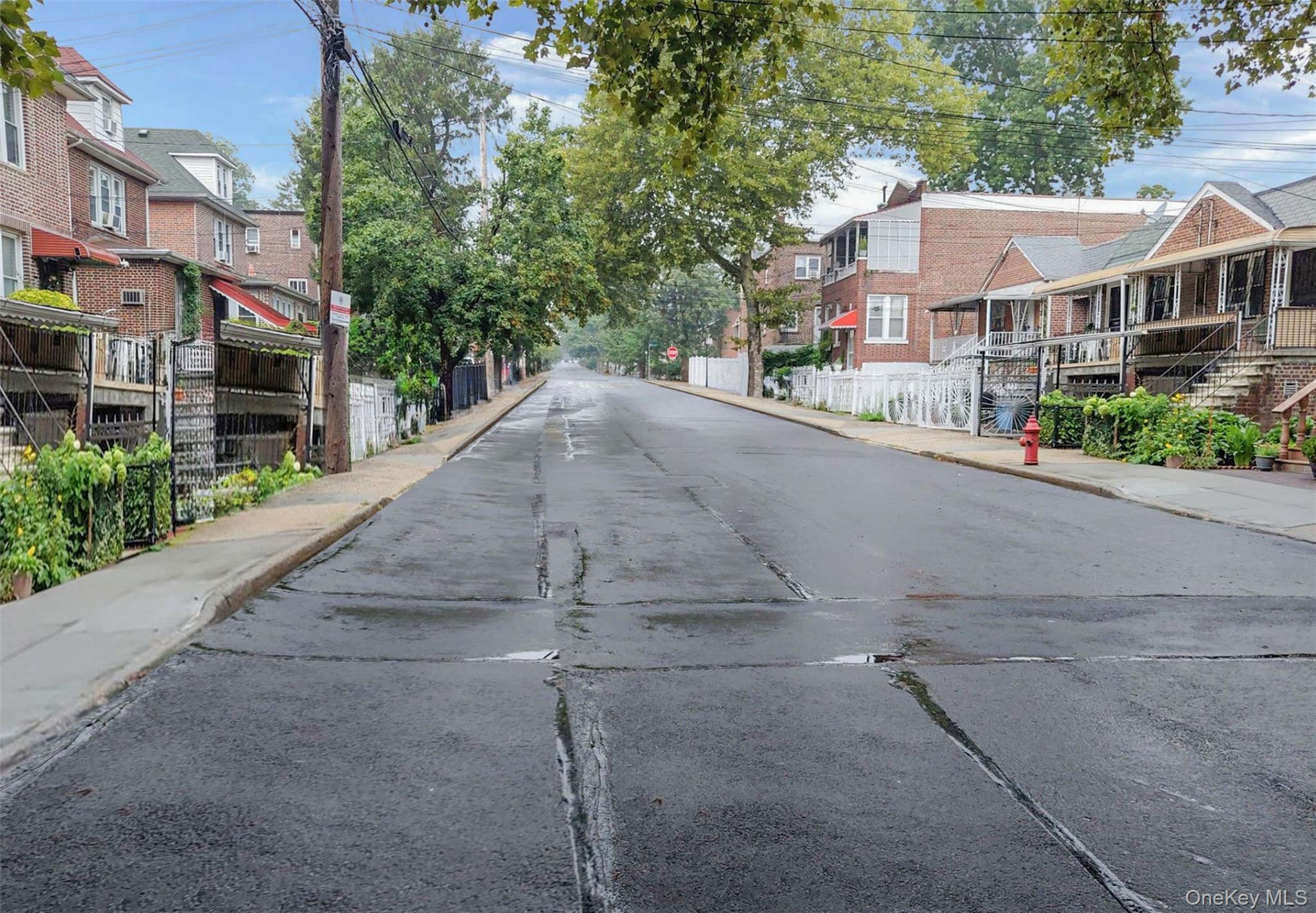 Single Family E 232nd Street  Bronx, NY 10466, MLS-1050745-4