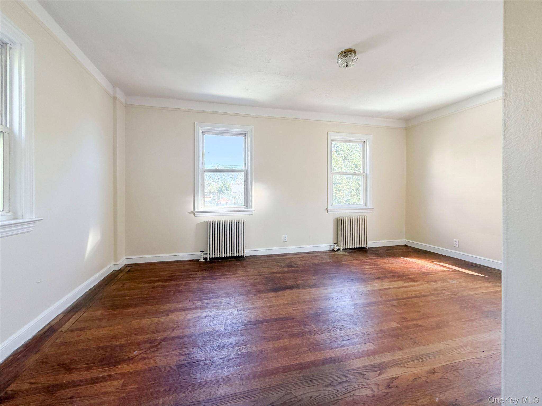 Single Family Yates Avenue Bronx, NY 10461, MLS-1050772-16