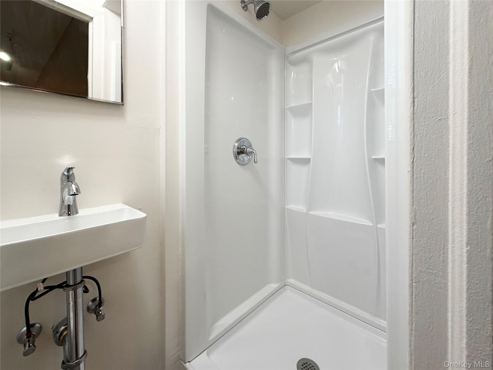 Single Family Yates Avenue Bronx, NY 10461, MLS-1050772-32