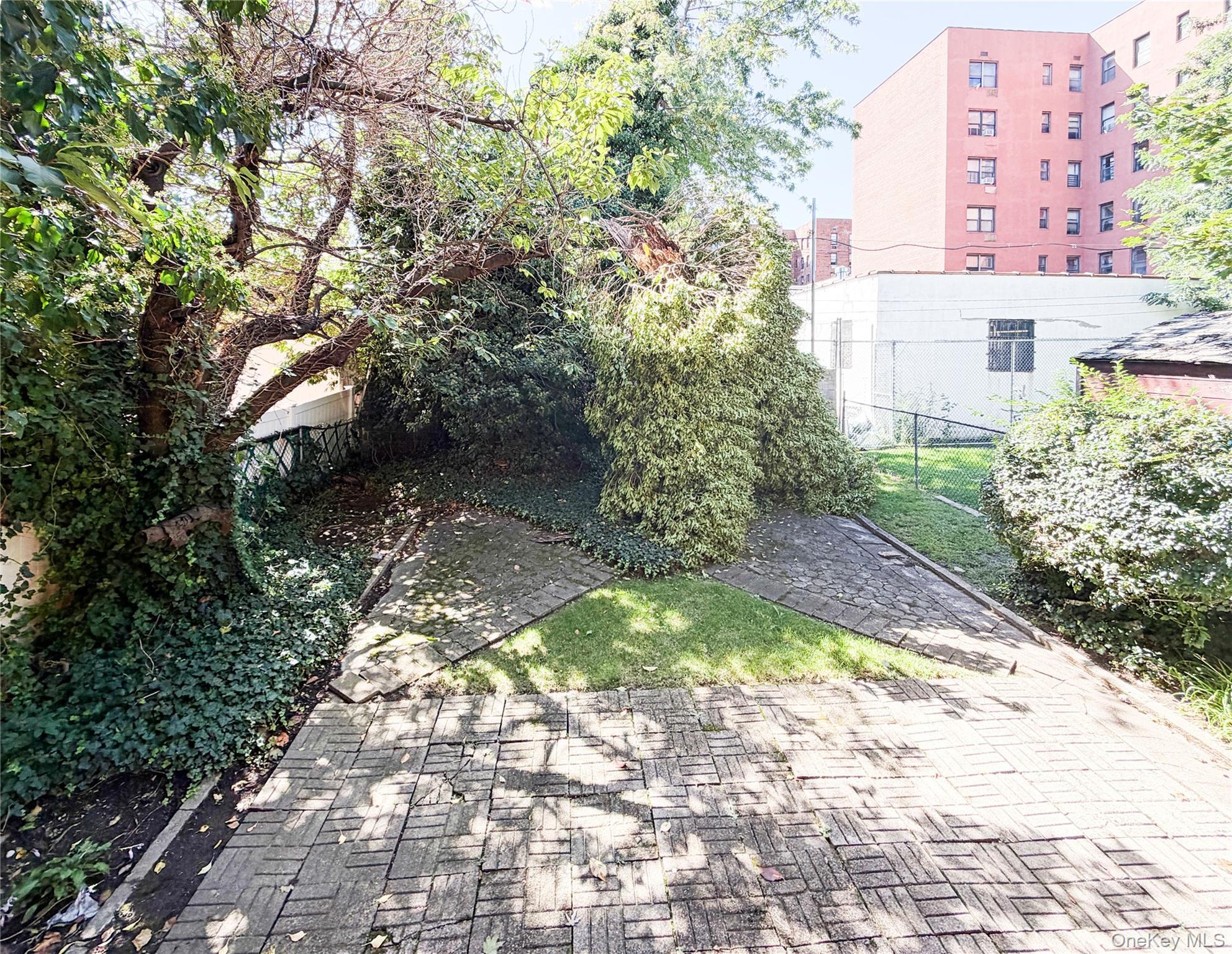 Single Family Yates Avenue  Bronx, NY 10461, MLS-1050772-35