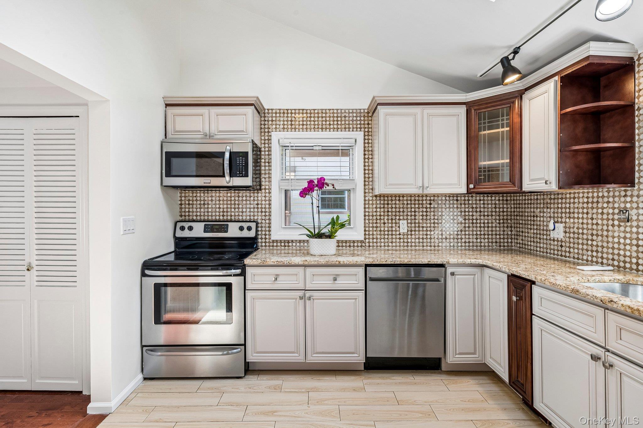 Single Family Jefferson Avenue  Nassau County, NY 11577, MLS-1050812-39