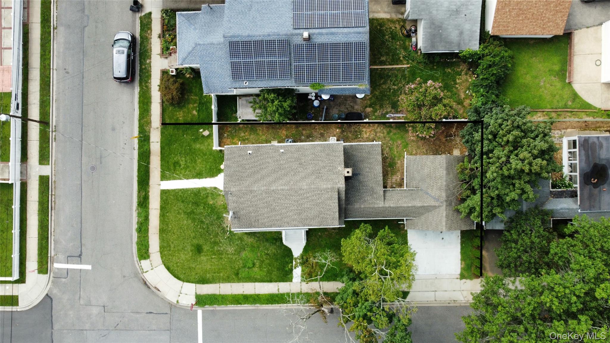 Single Family Green Street Nassau County, NY 11580, MLS-1050839-2