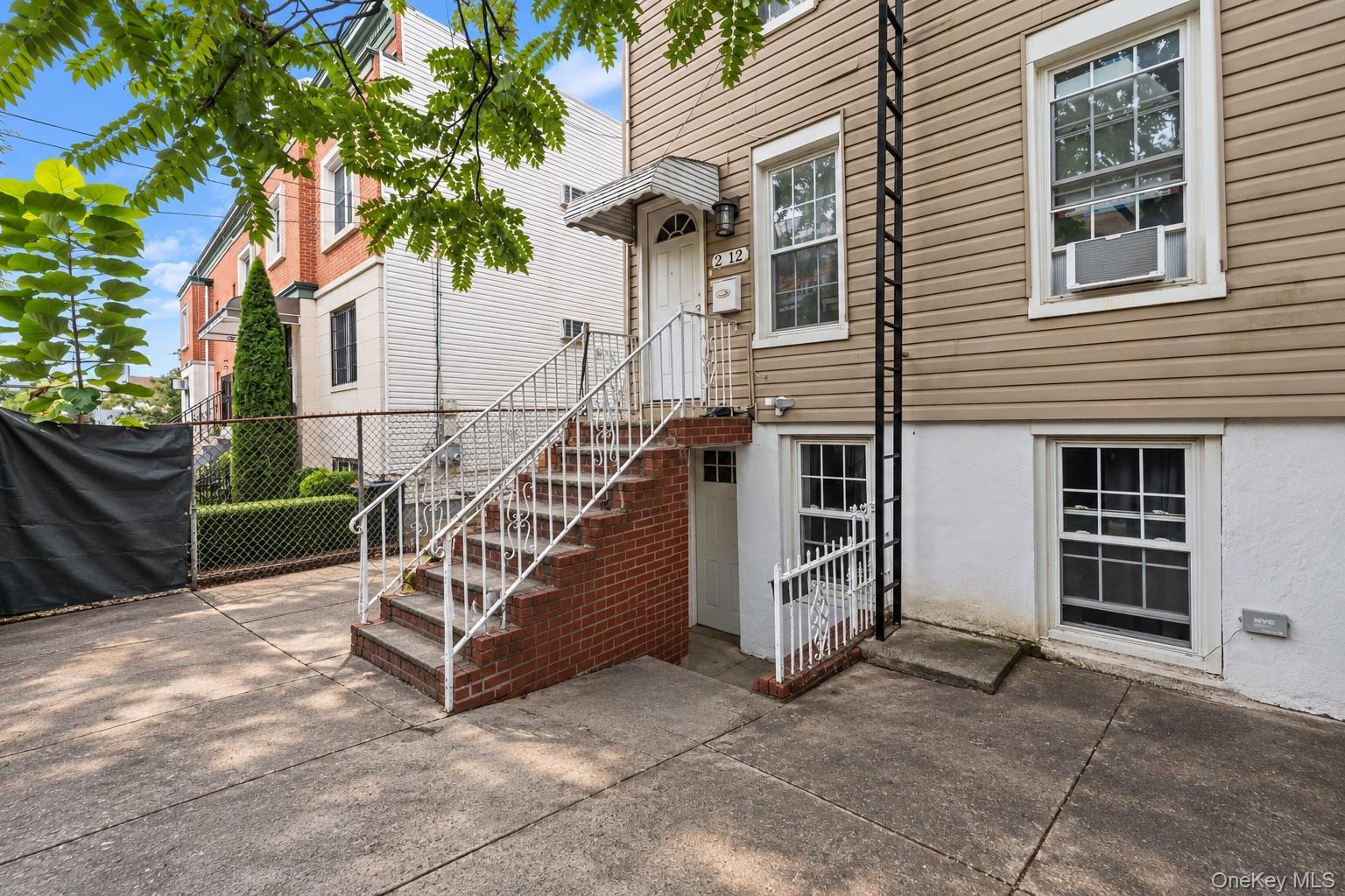 Single Family Bradford Street  Brooklyn, NY 11207, MLS-1050842-7