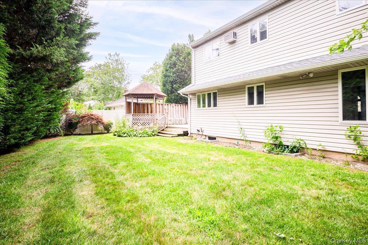 Single Family Seneca Drive Nassau County, NY 11758, MLS-1050899-25