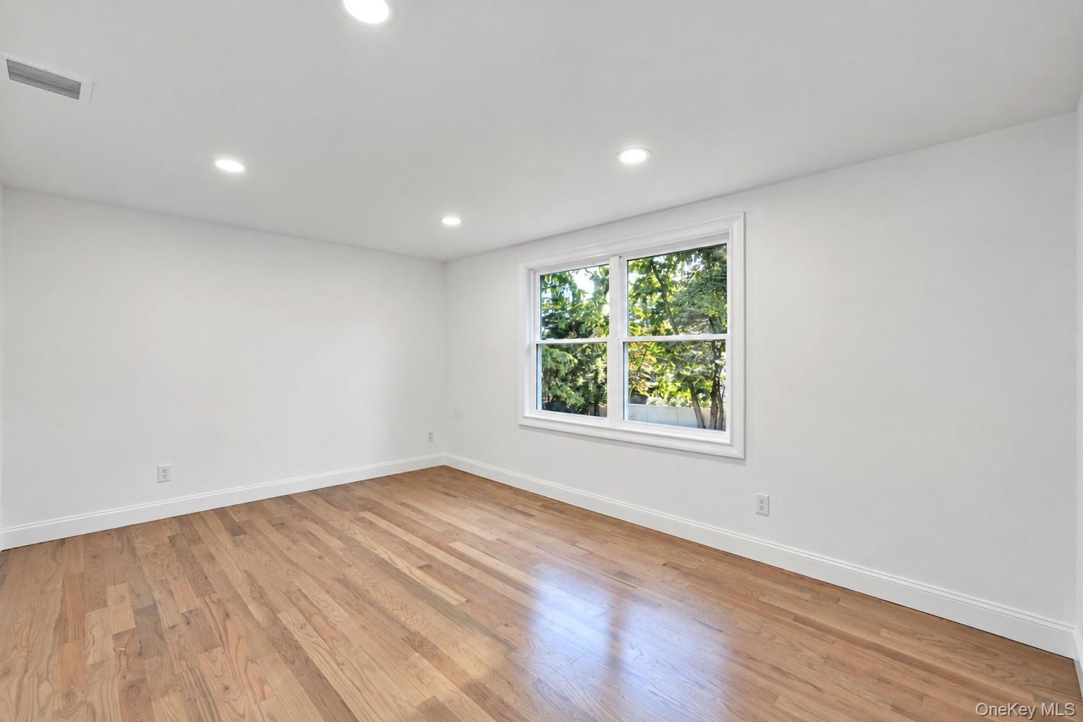 Single Family Cedarfield Terrace Suffolk County, NY 11780, MLS-1050942-32