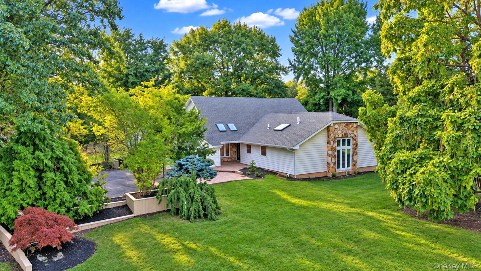 Single Family Cedarfield Terrace Suffolk County, NY 11780, MLS-1050942-47