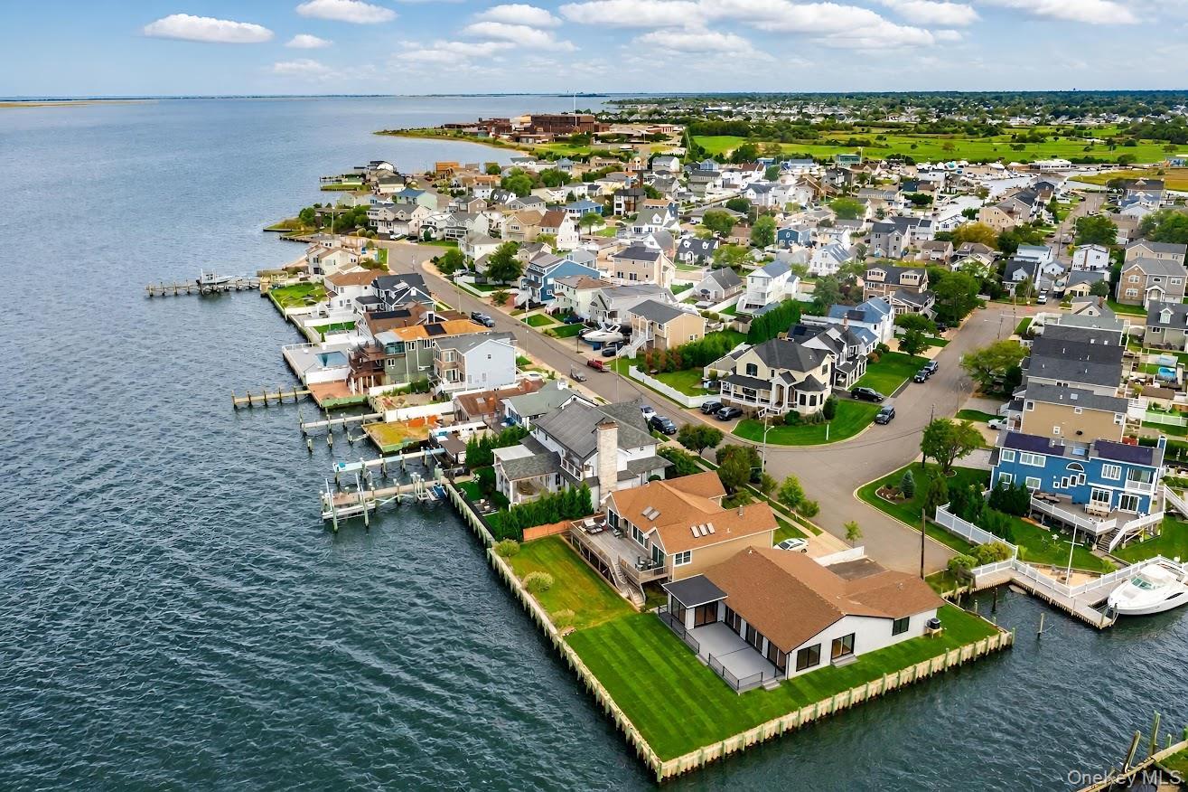 Single Family E Shore Drive  Suffolk County, NY 11702, MLS-1050945-33