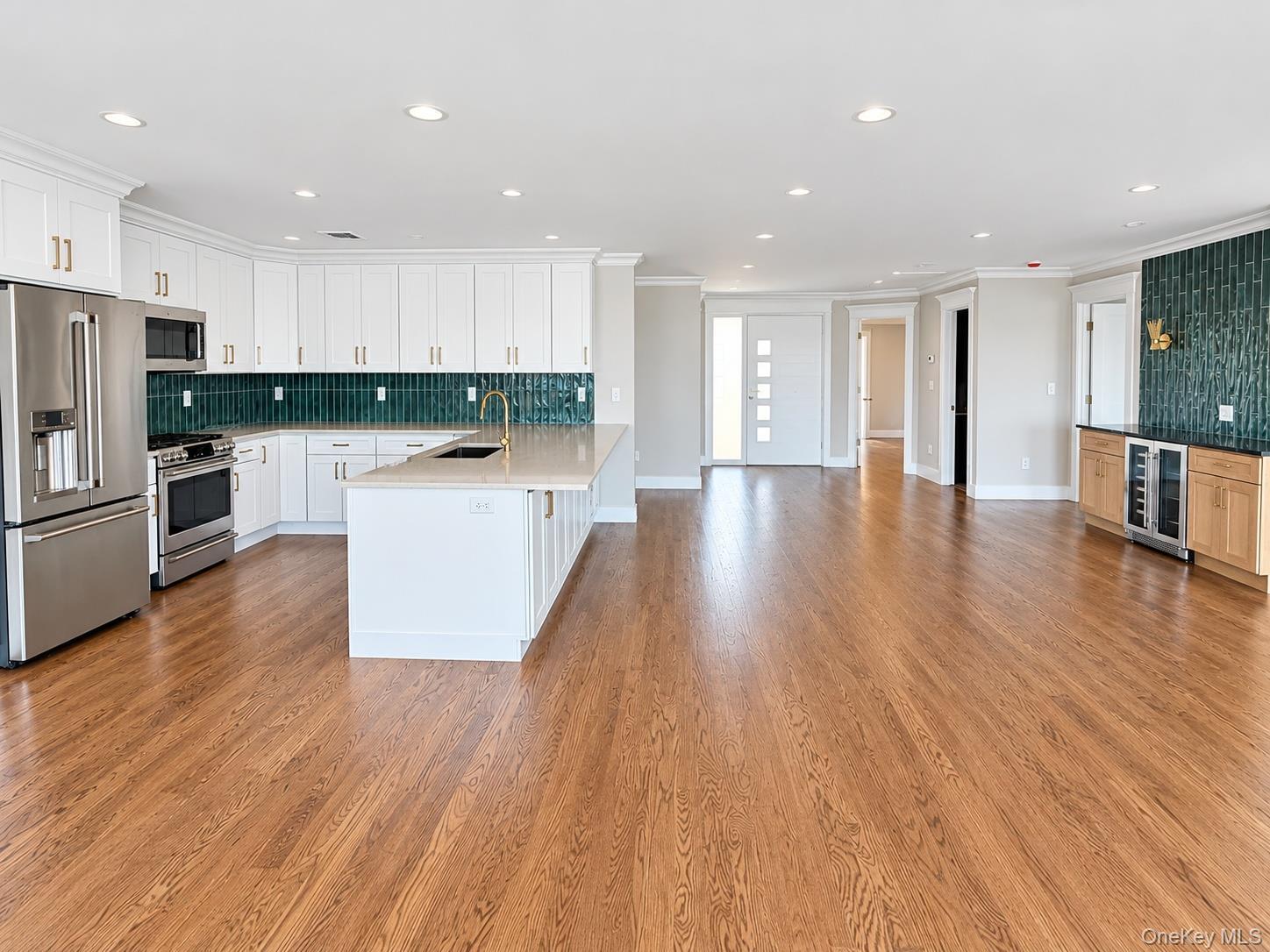 Single Family E Shore Drive  Suffolk County, NY 11702, MLS-1050945-7