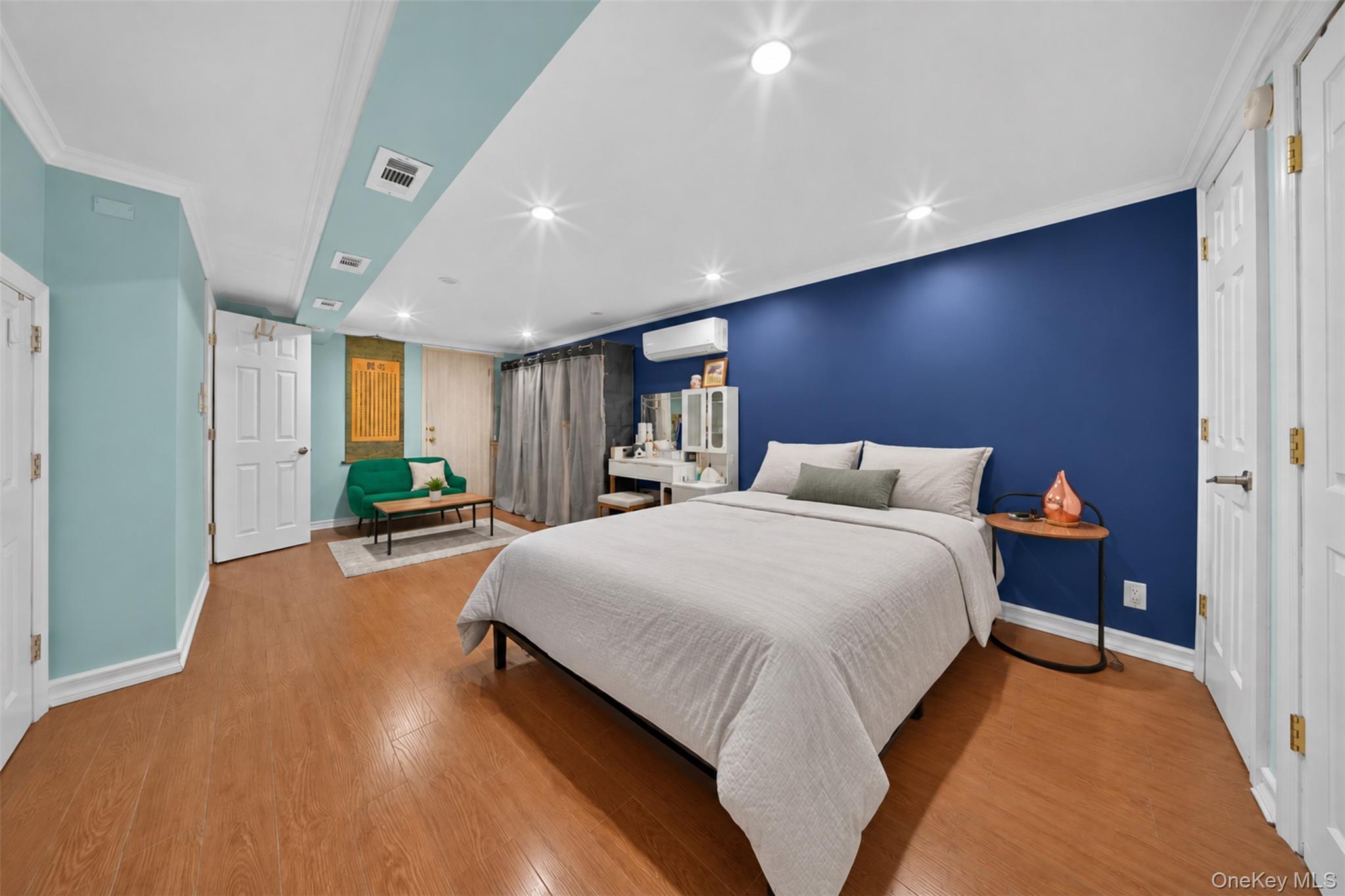 Single Family 185th Street  Queens, NY 11365, MLS-1050966-10