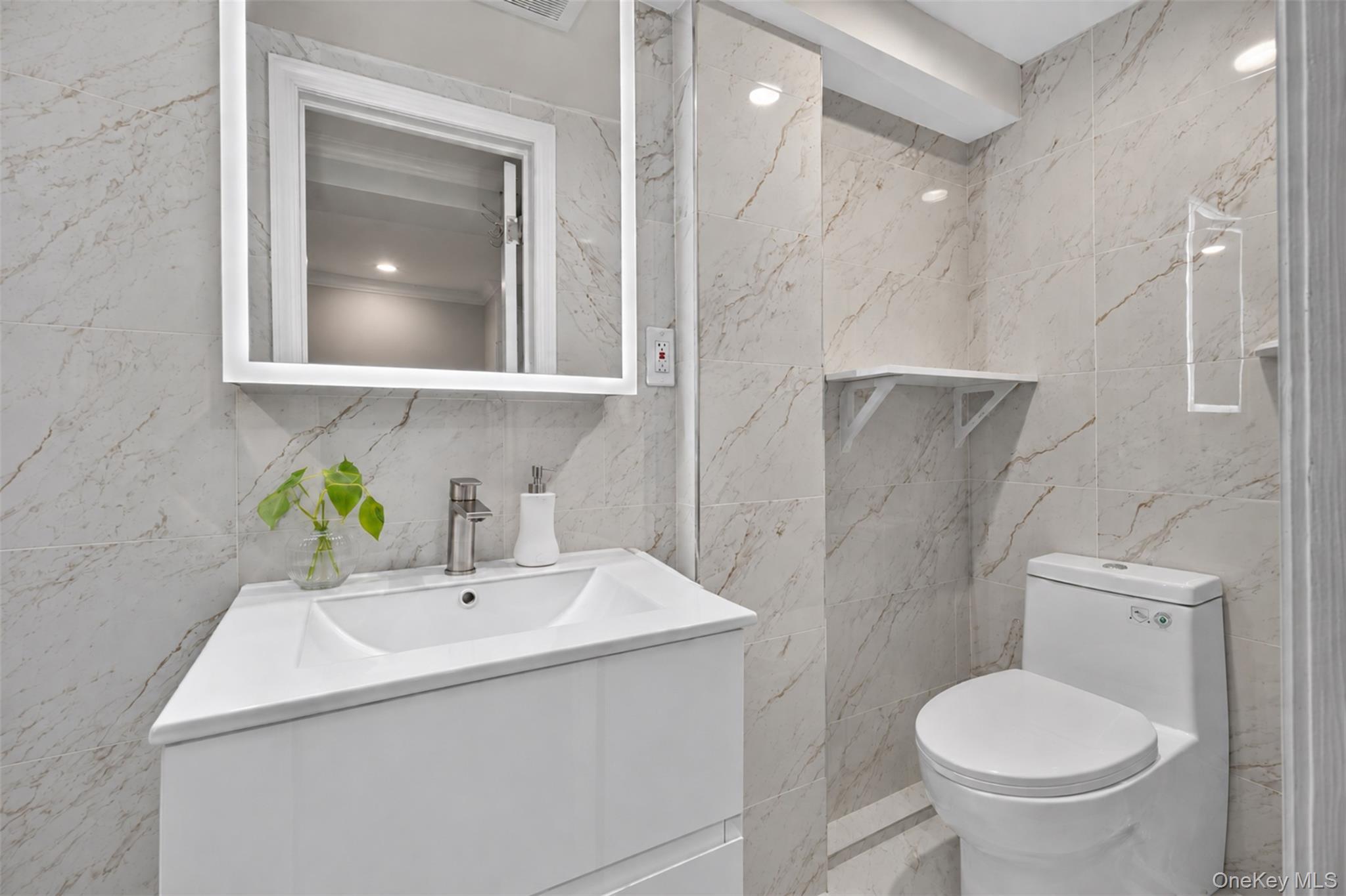 Single Family 185th Street  Queens, NY 11365, MLS-1050966-12
