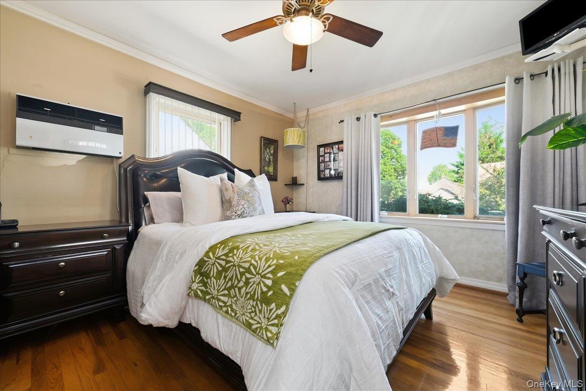 Single Family 251st Street  Queens, NY 11426, MLS-1050980-13