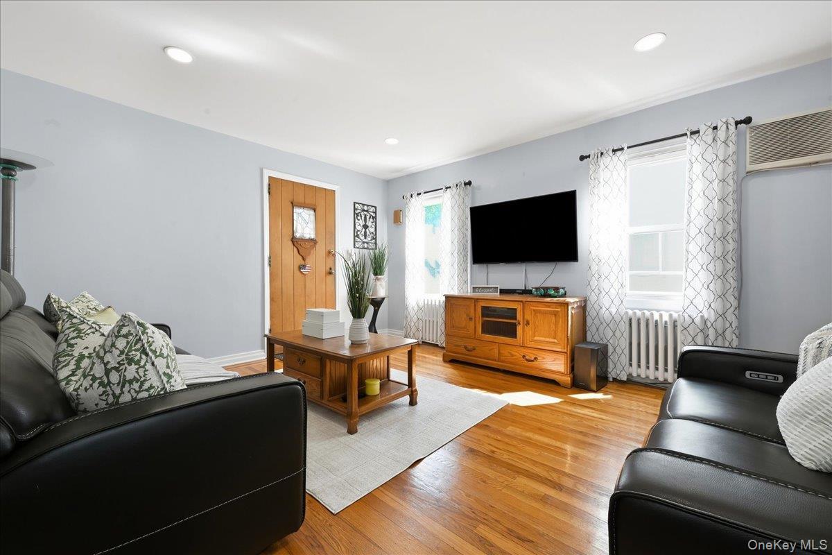 Single Family 251st Street  Queens, NY 11426, MLS-1050980-5