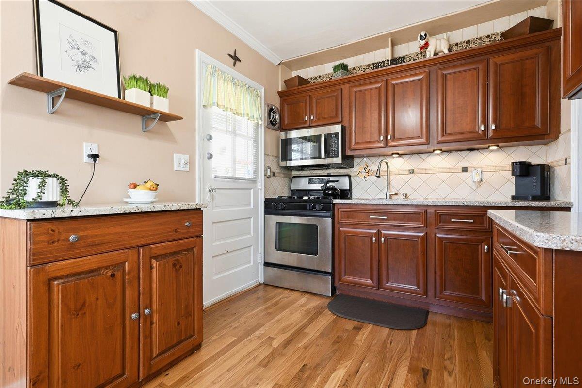 Single Family 251st Street  Queens, NY 11426, MLS-1050980-6
