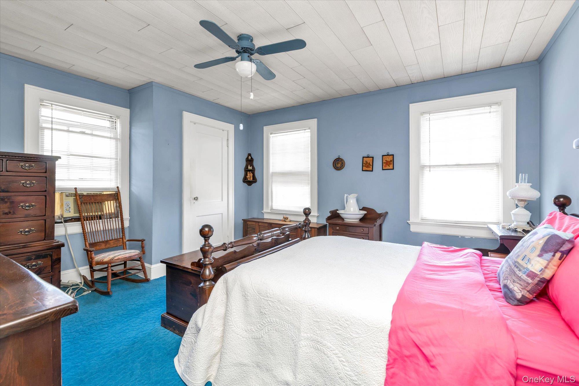 Single Family Kingsland Place Suffolk County, NY 11702, MLS-1050985-14