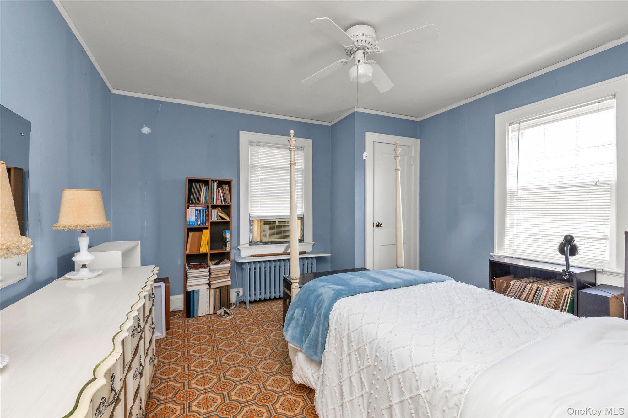 Single Family Kingsland Place Suffolk County, NY 11702, MLS-1050985-15