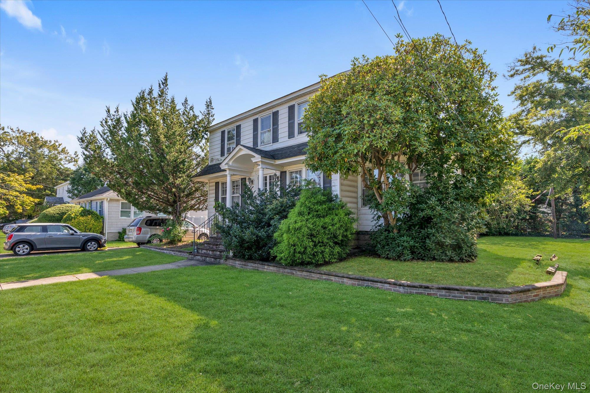 Single Family Kingsland Place Suffolk County, NY 11702, MLS-1050985-2