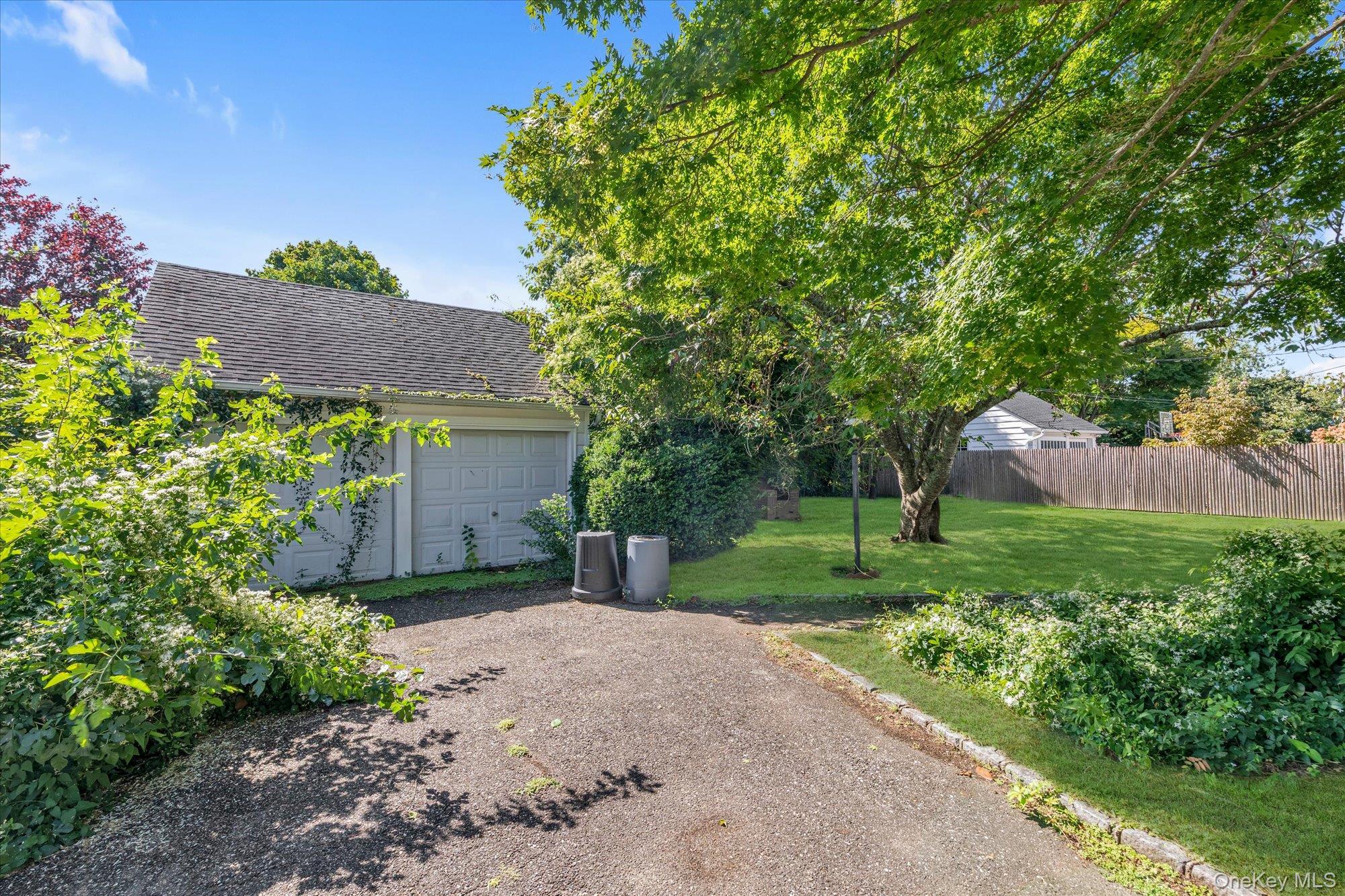 Single Family Kingsland Place  Suffolk County, NY 11702, MLS-1050985-22