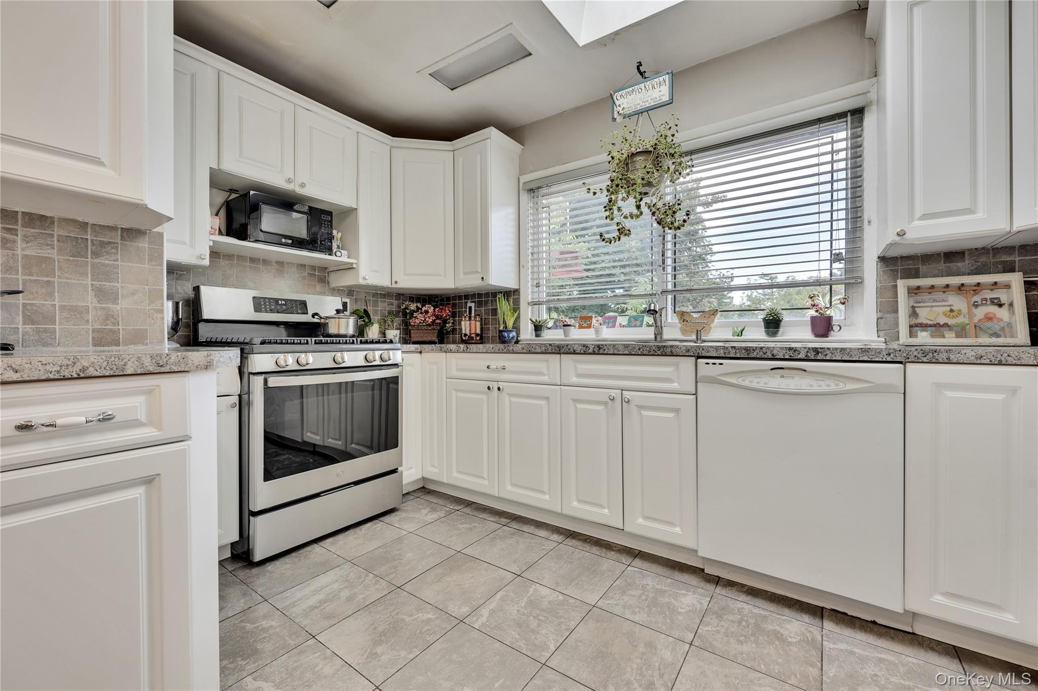 Single Family Woodmere Boulevard  Nassau County, NY 11598, MLS-1050989-12
