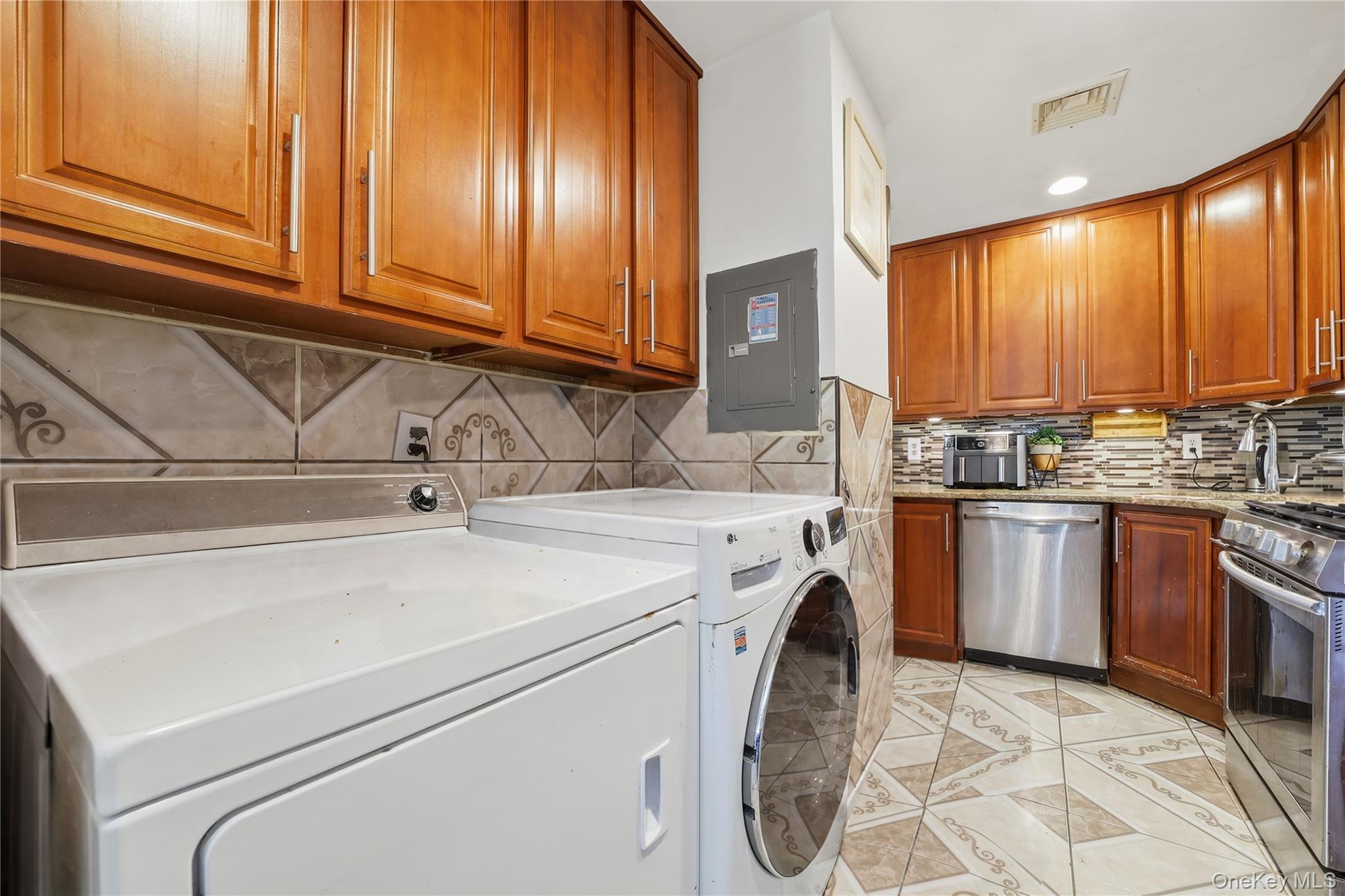 Single Family Cicero Avenue Bronx, NY 10473, MLS-1050993-11