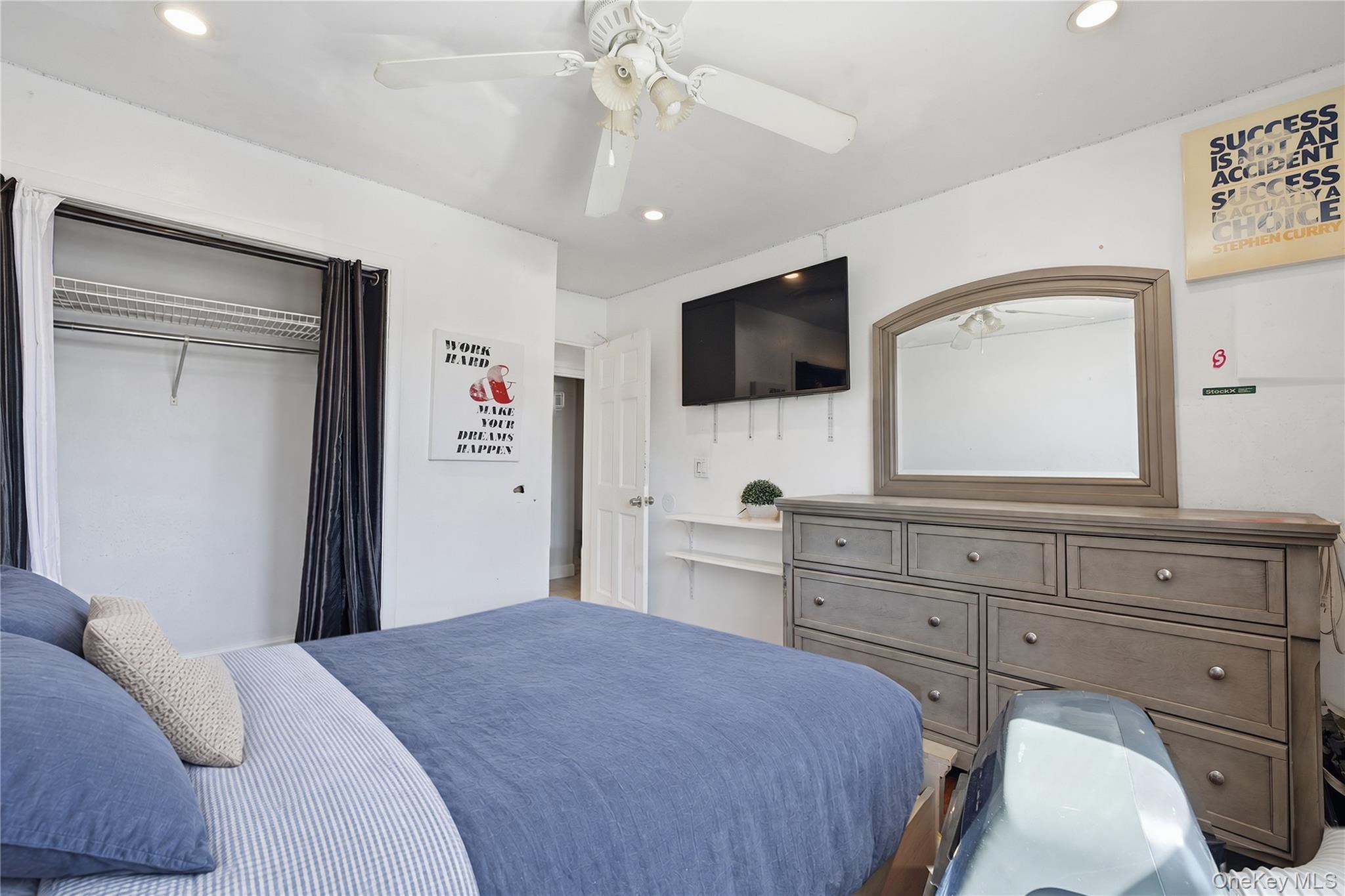 Single Family Cicero Avenue Bronx, NY 10473, MLS-1050993-23