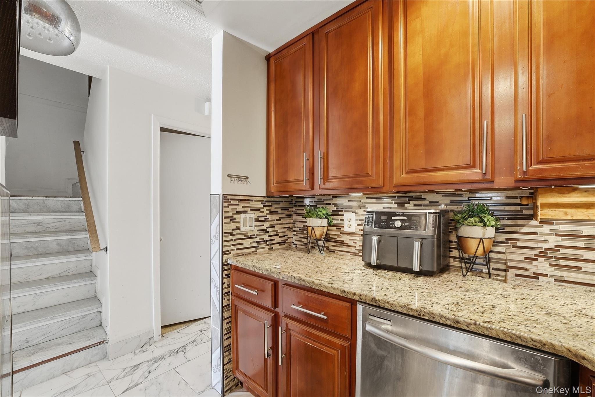 Single Family Cicero Avenue Bronx, NY 10473, MLS-1050993-8