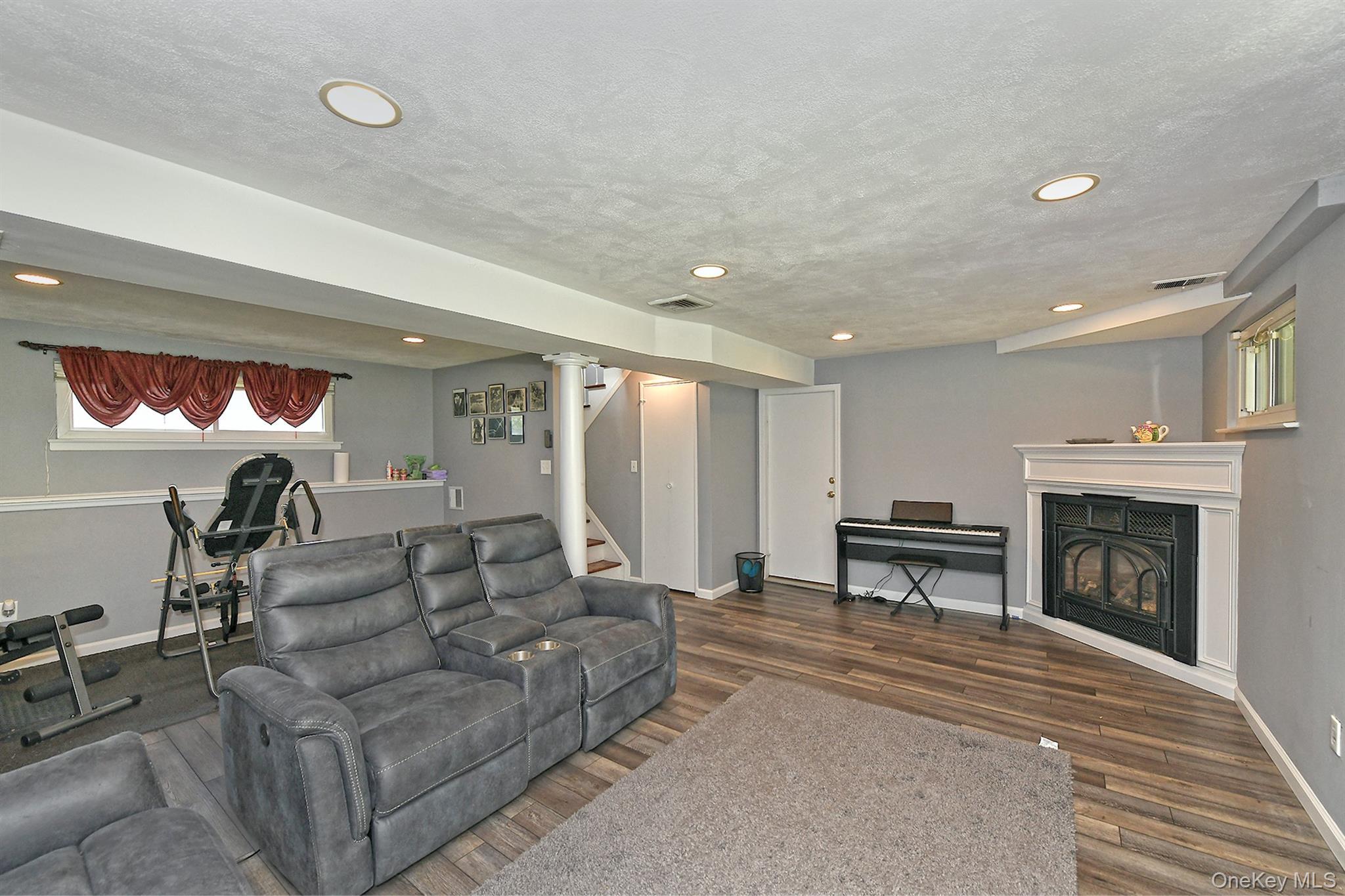 Single Family Euclid Avenue Suffolk County, NY 11746, MLS-1051006-22