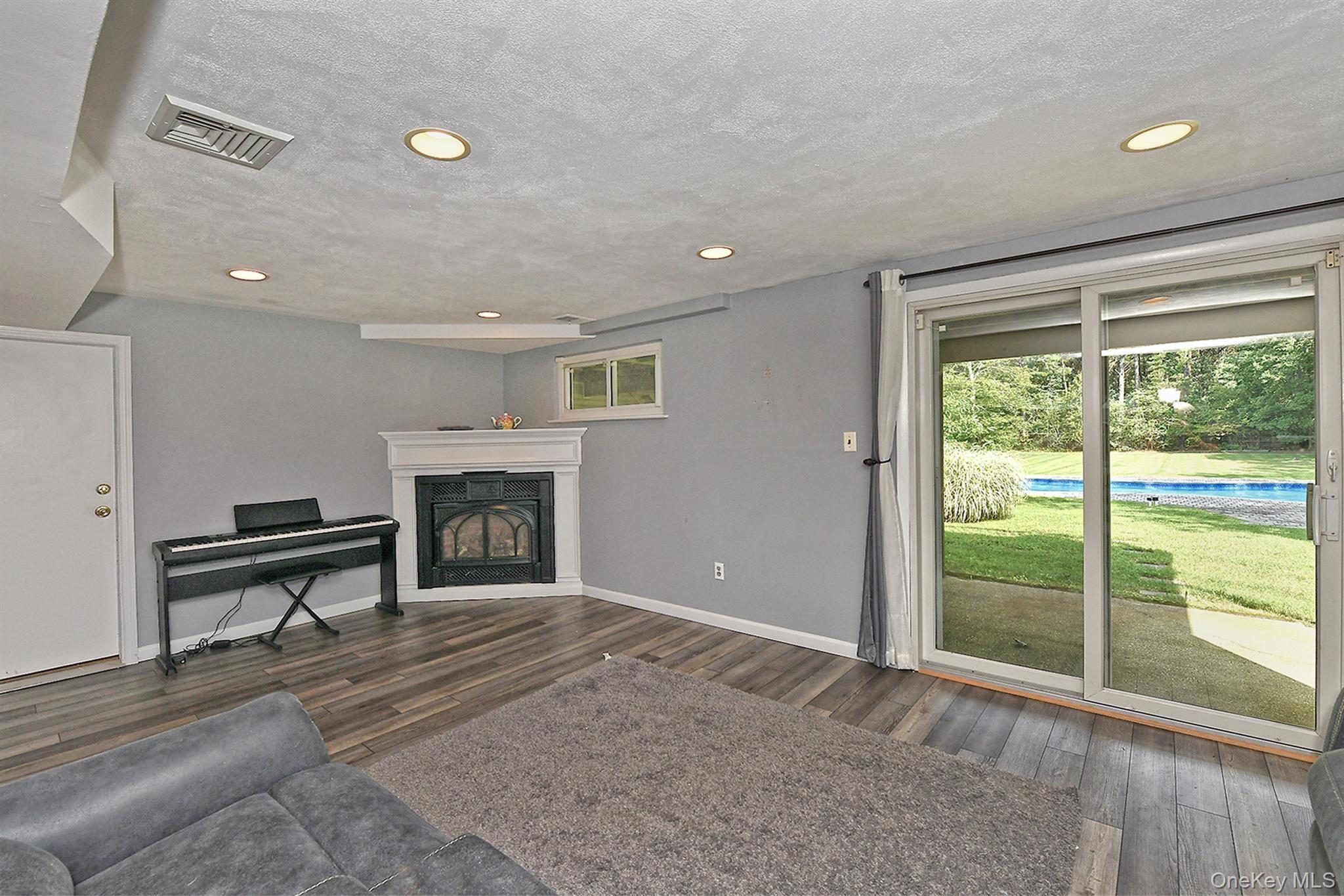 Single Family Euclid Avenue Suffolk County, NY 11746, MLS-1051006-23