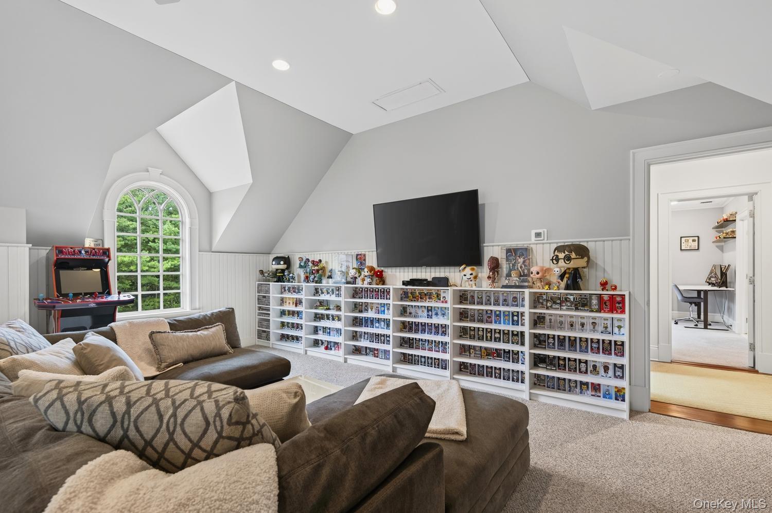 Single Family Wawapek Road  Suffolk County, NY 11724, MLS-1051011-34