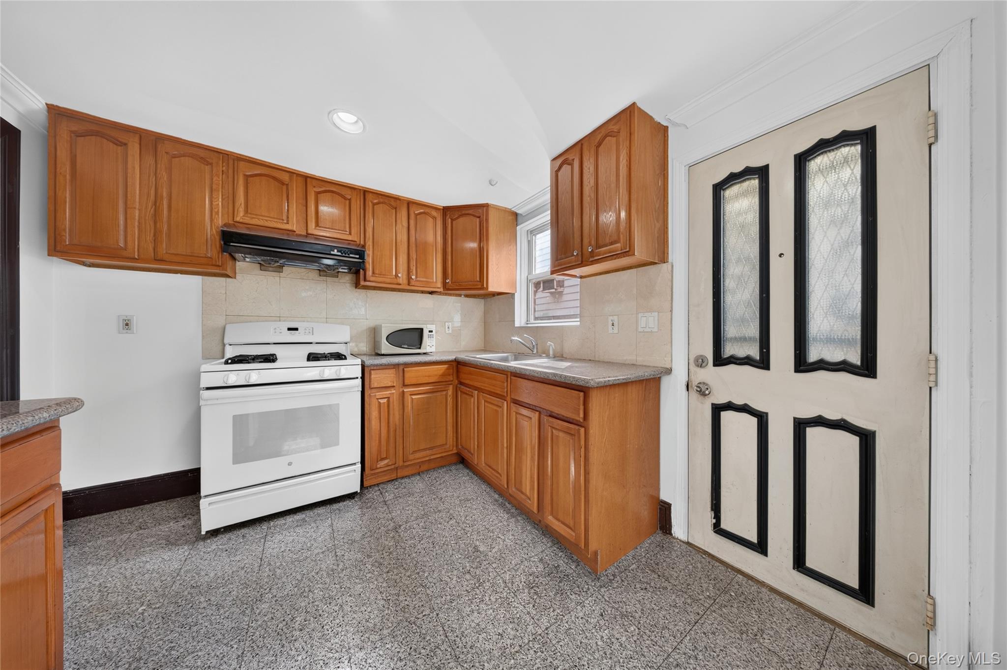 Single Family 199th Street  Queens, NY 11365, MLS-1051067-7