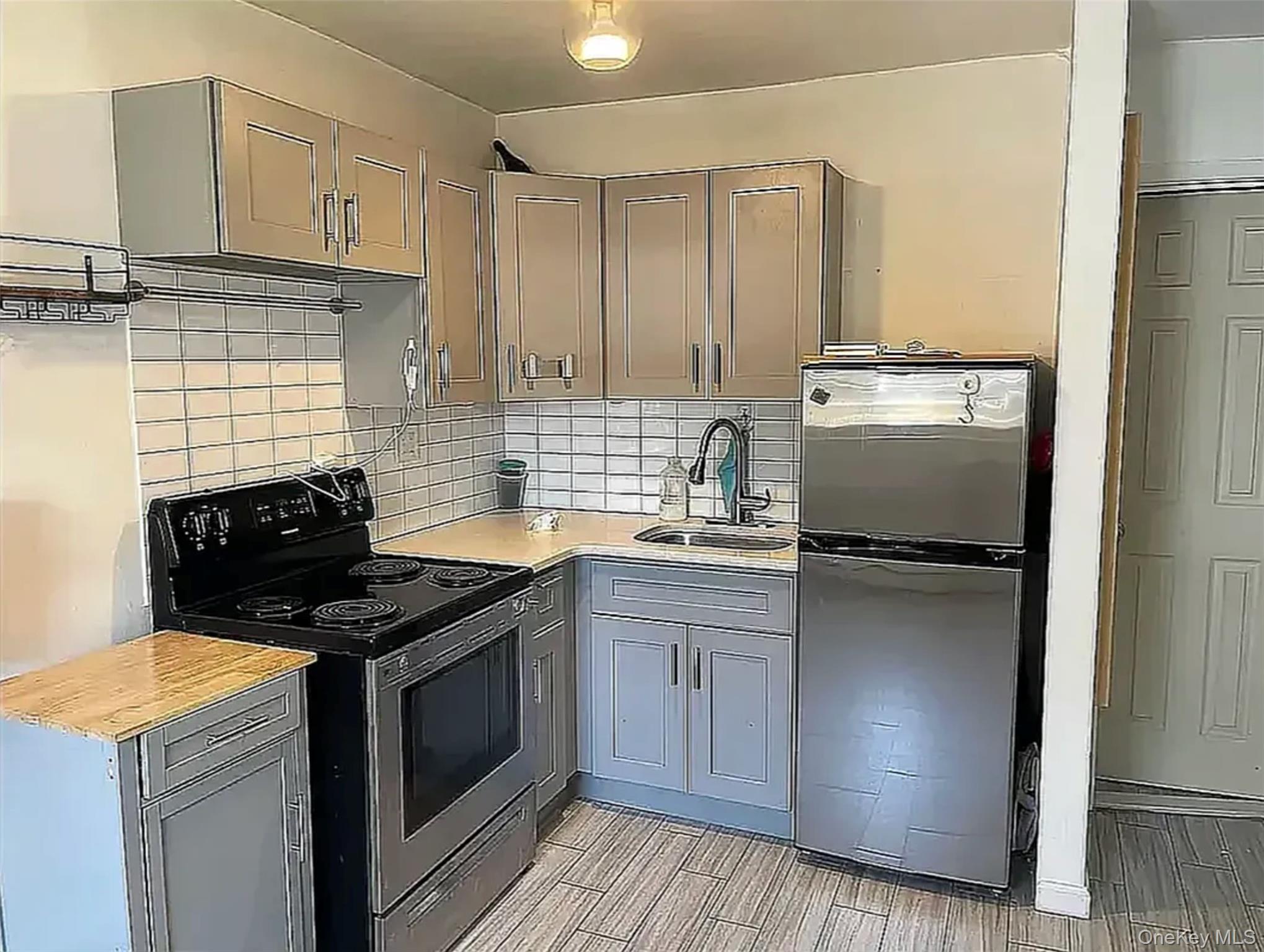 Single Family 14th Place  Queens, NY 11102, MLS-1051079-3