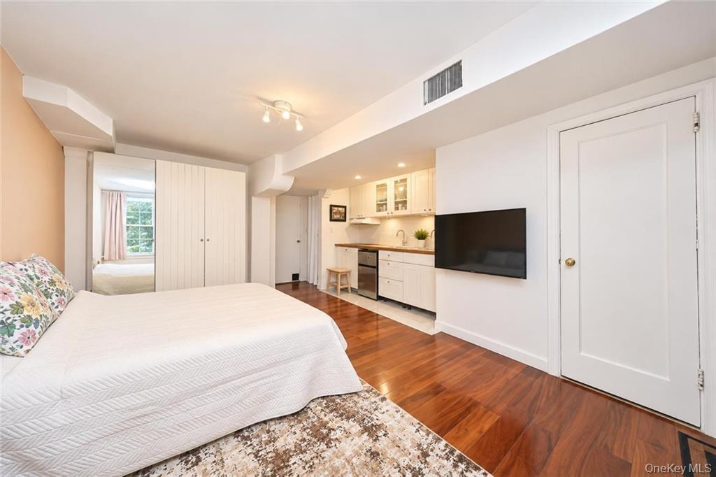 Single Family E 18th Street  Brooklyn, NY 11235, MLS-1051086-16
