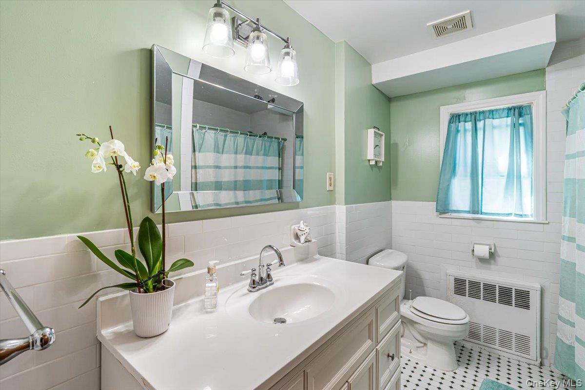 Single Family Braddock Avenue  Queens, NY 11427, MLS-1051088-25