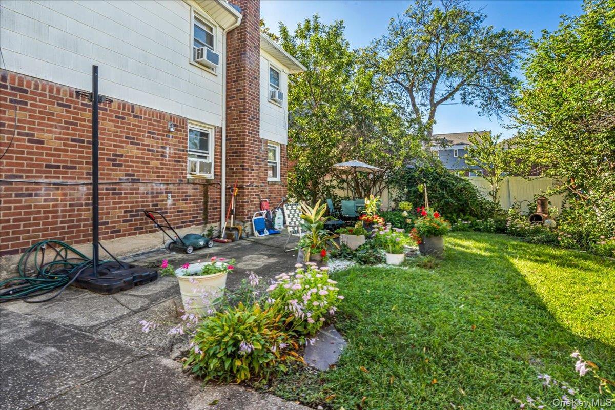 Single Family Braddock Avenue  Queens, NY 11427, MLS-1051088-37