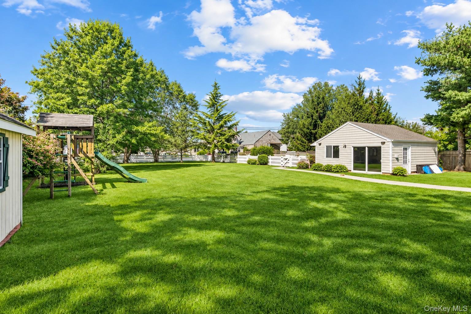 Single Family S Penataquit Avenue  Suffolk County, NY 11706, MLS-1051105-28