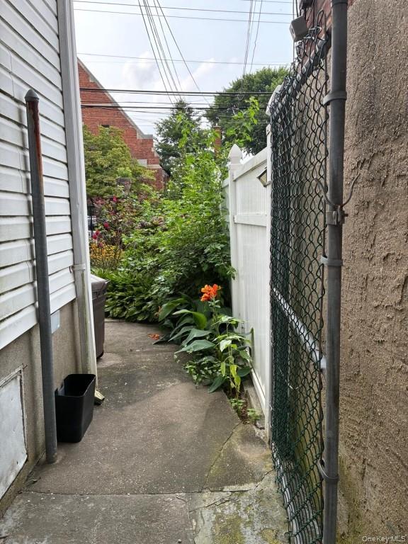 Single Family 40th Avenue  Queens, NY 11361, MLS-1051119-39