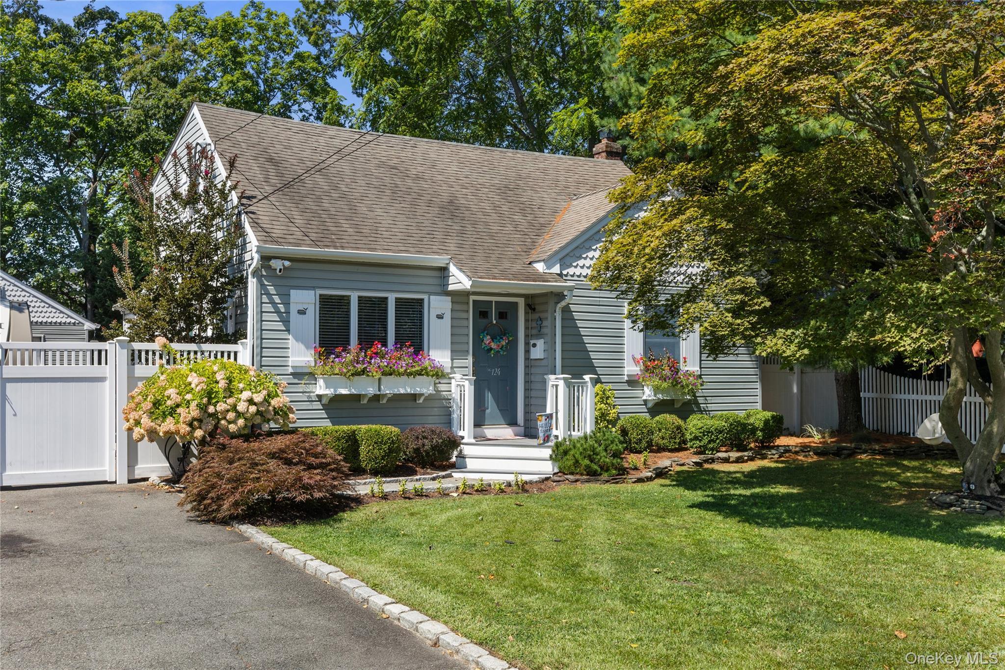 Single Family Smith Avenue  Suffolk County, NY 11751, MLS-1051127-20