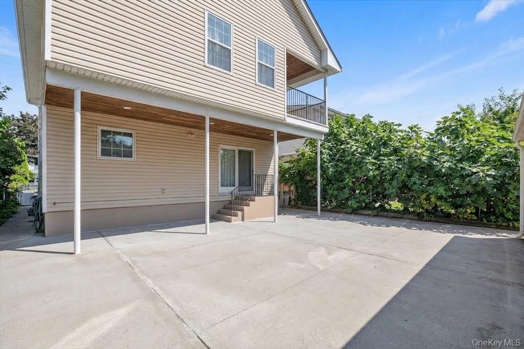 Single Family Royal Avenue Nassau County, NY 11501, MLS-1051130-14
