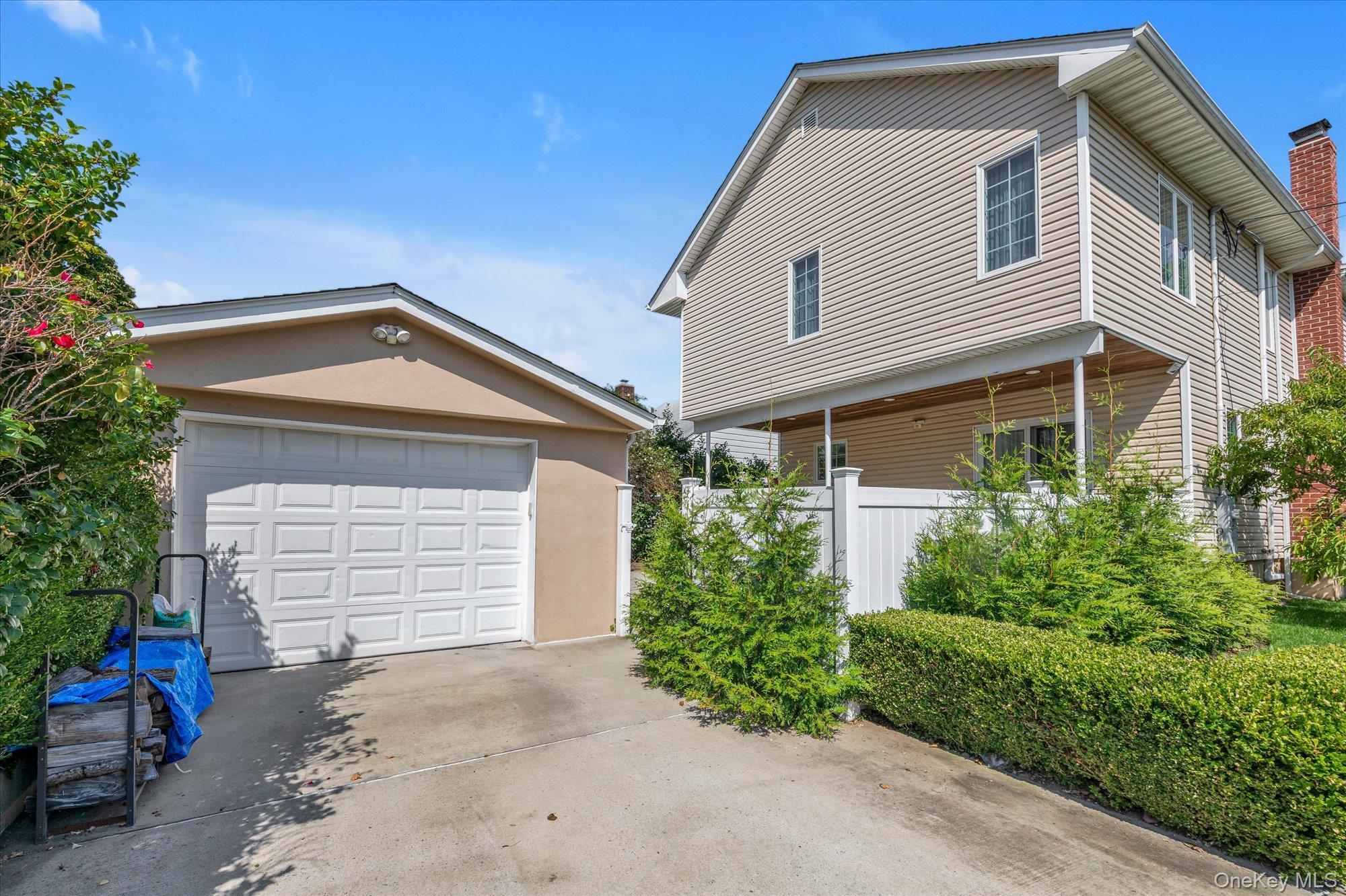 Single Family Royal Avenue  Nassau County, NY 11501, MLS-1051130-15