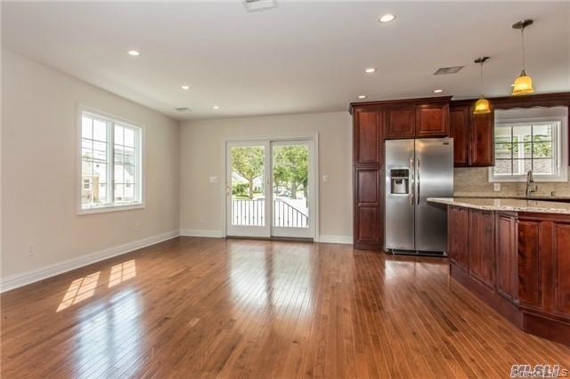 Single Family Royal Avenue Nassau County, NY 11501, MLS-1051130-6