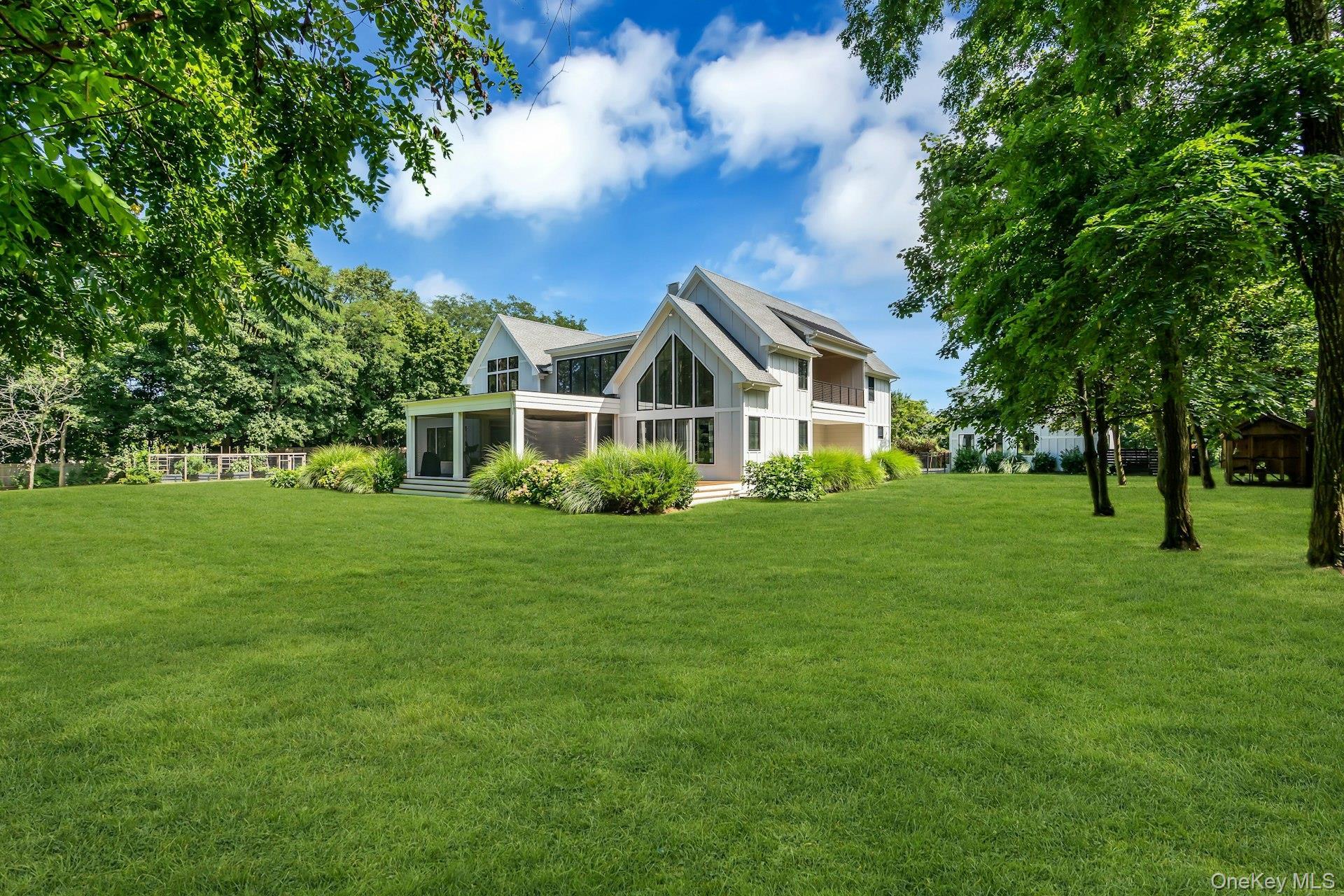 Single Family Hubbard Avenue  Suffolk County, NY 11901, MLS-1051138-34