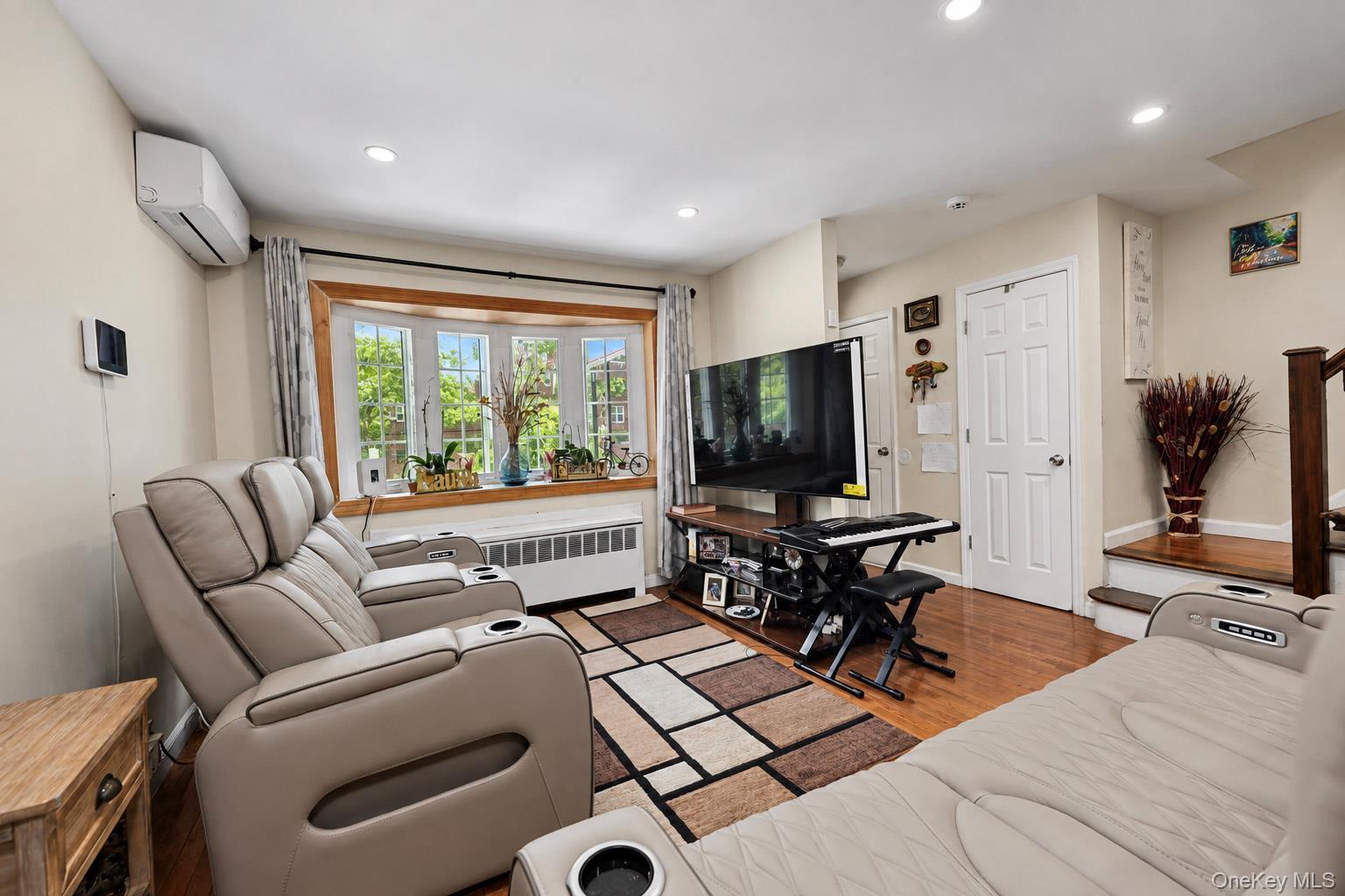 Single Family Yates Avenue Bronx, NY 10469, MLS-1051178-10