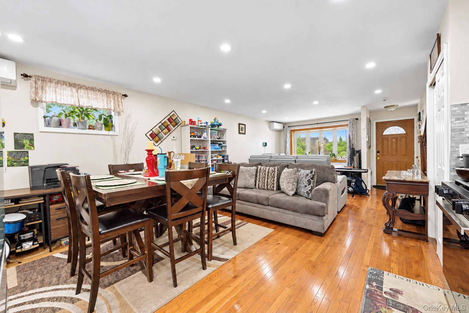 Single Family Yates Avenue Bronx, NY 10469, MLS-1051178-12