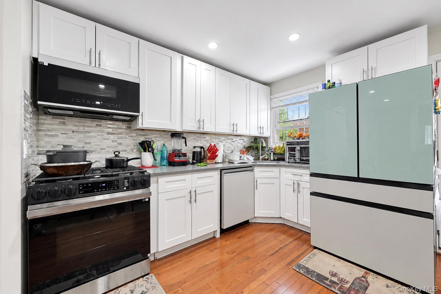Single Family Yates Avenue Bronx, NY 10469, MLS-1051178-13