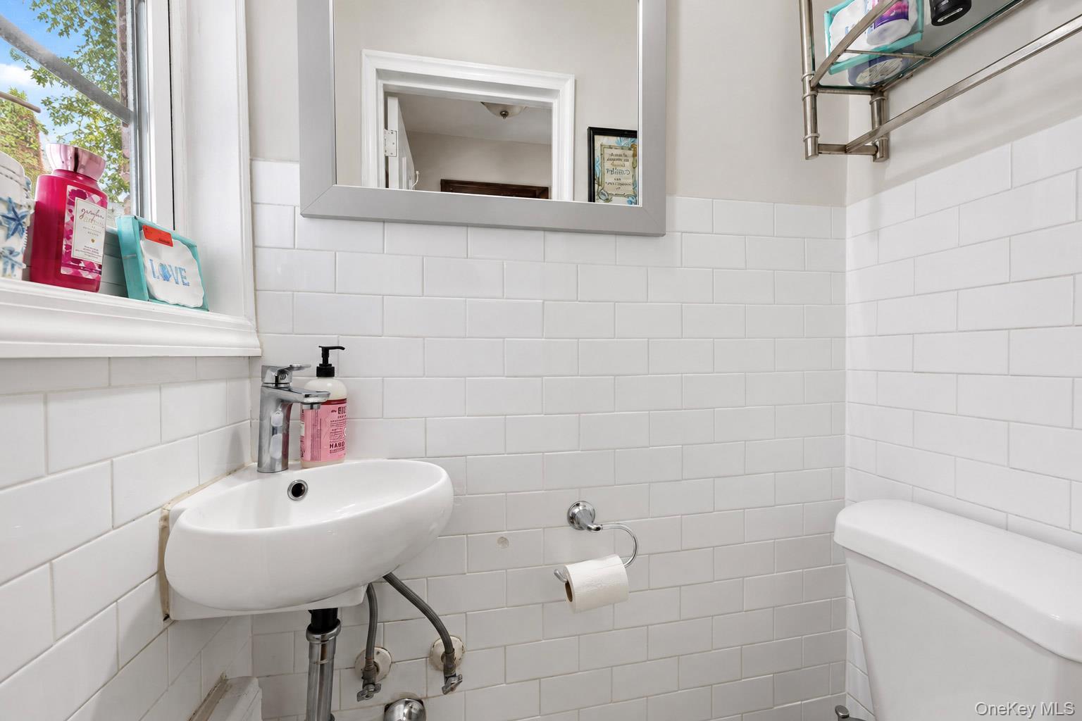 Single Family Yates Avenue Bronx, NY 10469, MLS-1051178-14