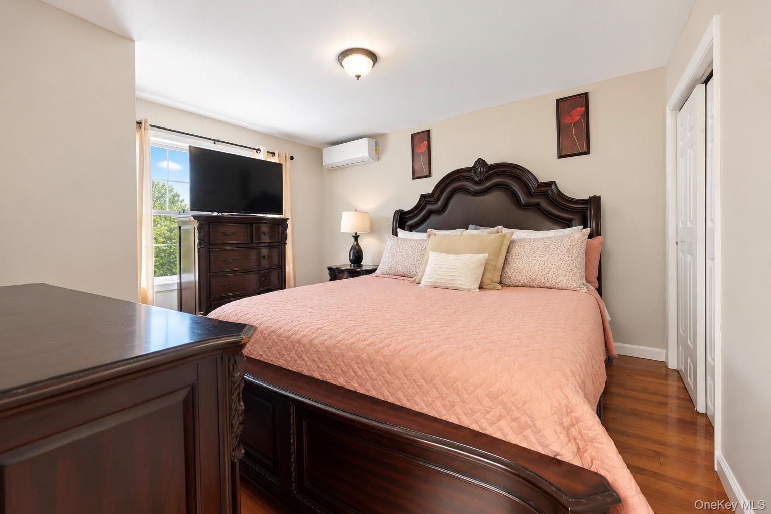 Single Family Yates Avenue Bronx, NY 10469, MLS-1051178-15
