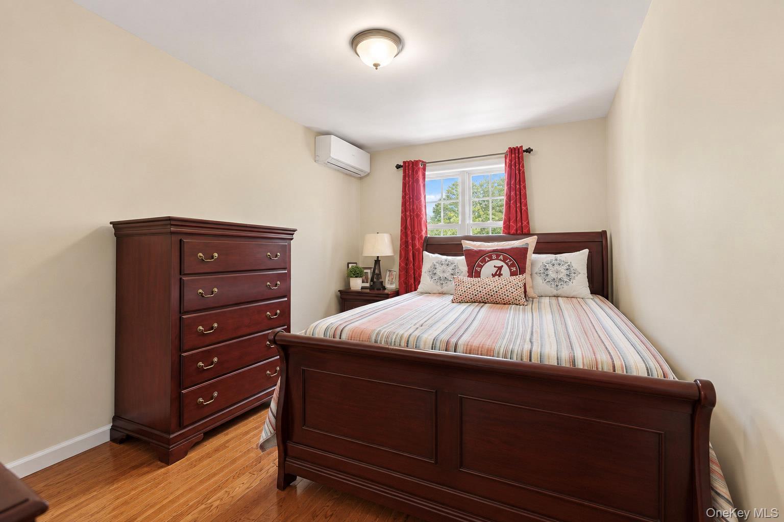 Single Family Yates Avenue Bronx, NY 10469, MLS-1051178-16