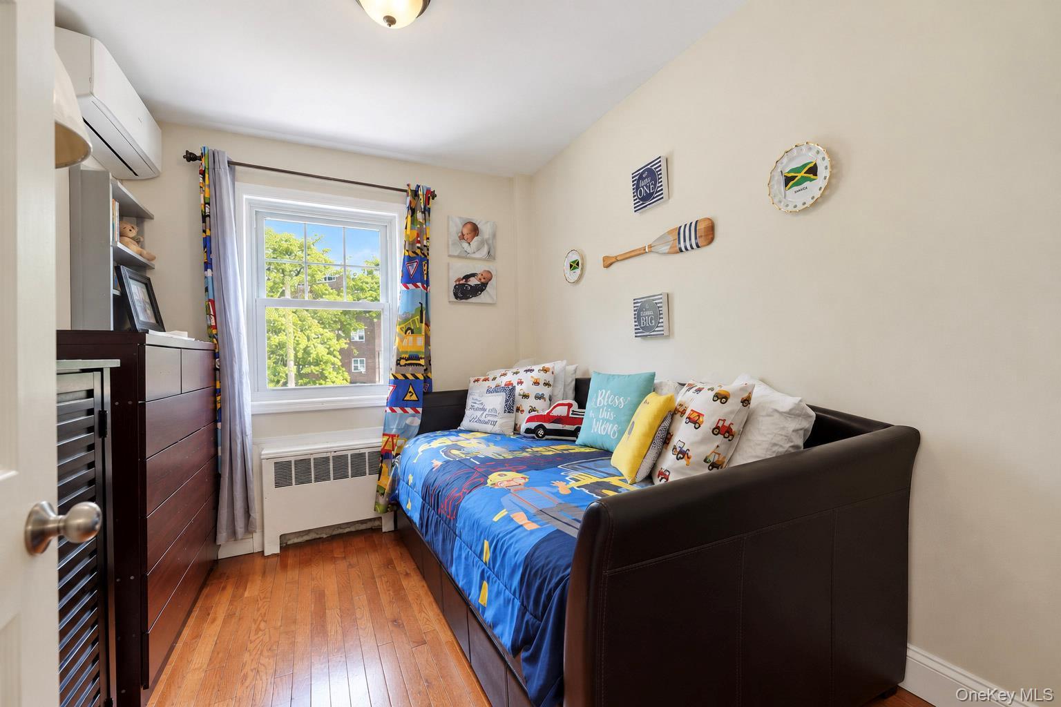 Single Family Yates Avenue Bronx, NY 10469, MLS-1051178-17