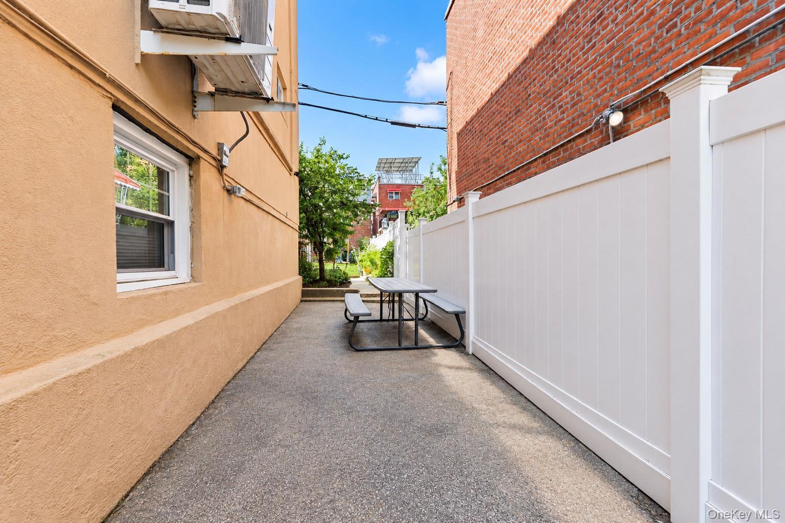 Single Family Yates Avenue Bronx, NY 10469, MLS-1051178-5